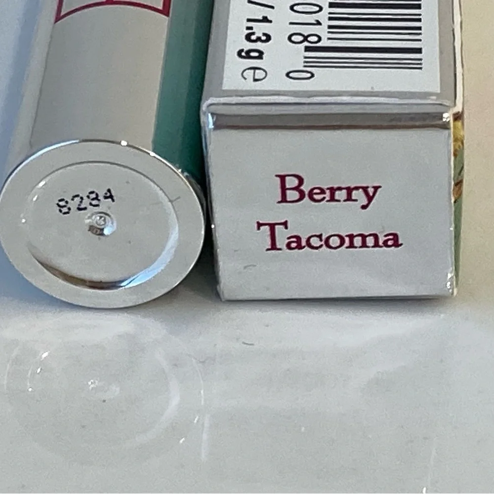 Lipstick Queen Rear View Mirror Berry Tacoma BNIB